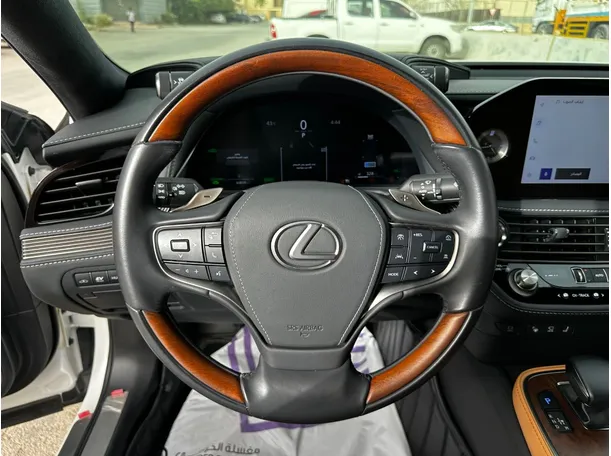 Car image 22