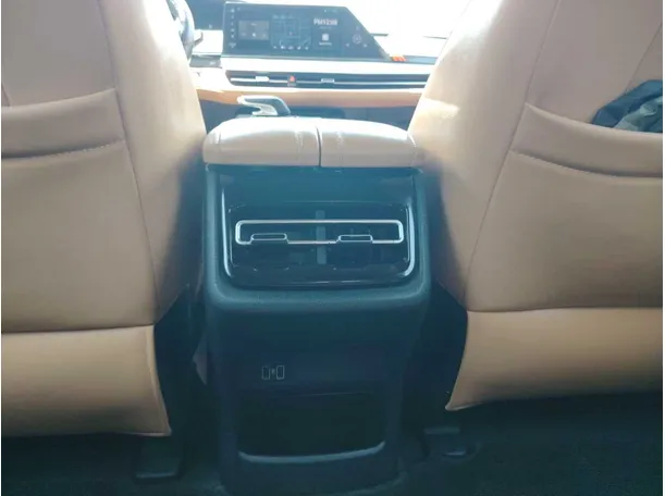 Car image 28