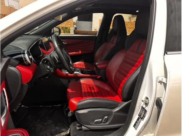 Car image 12