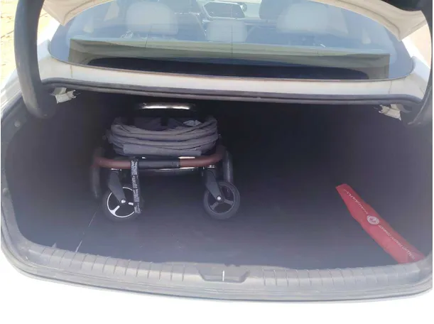 Car image 25