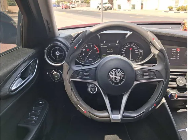 Car image 19