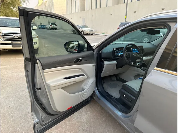 Car image 11