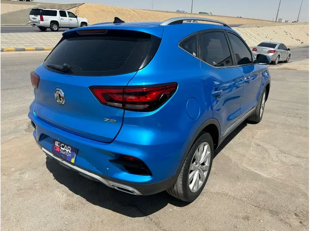 Car image 5