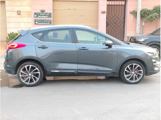 Car image 4