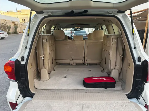 Car image 25