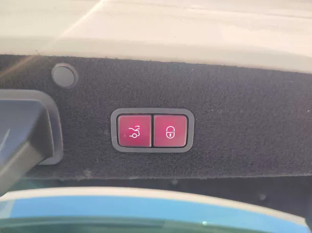 Car image 33