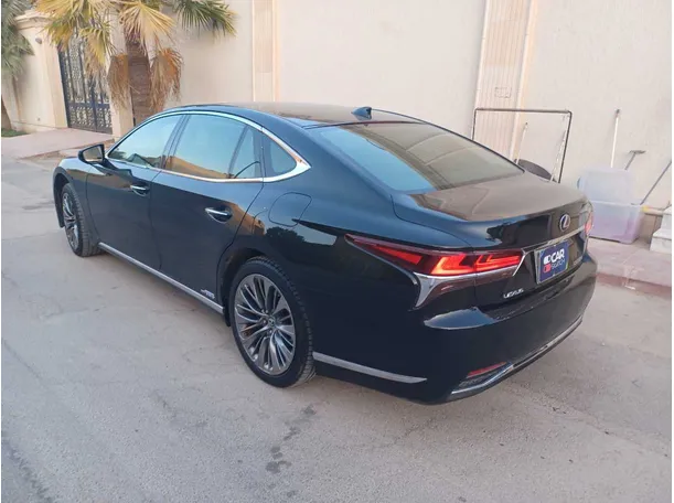 Car image 7