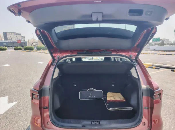Car image 24