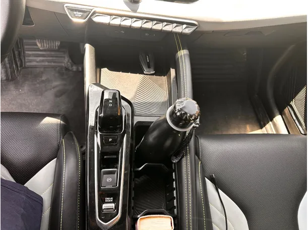 Car image 18