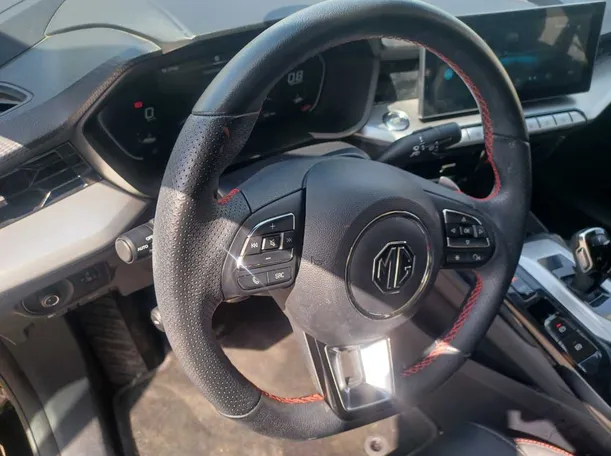 Car image 19