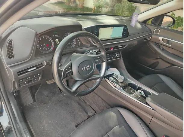 Car image 13