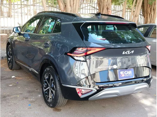 Car image 8