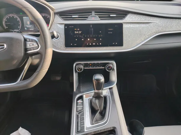 Car image 18