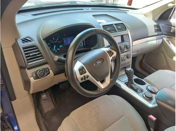 Car image 12