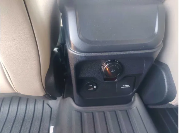 Car image 24