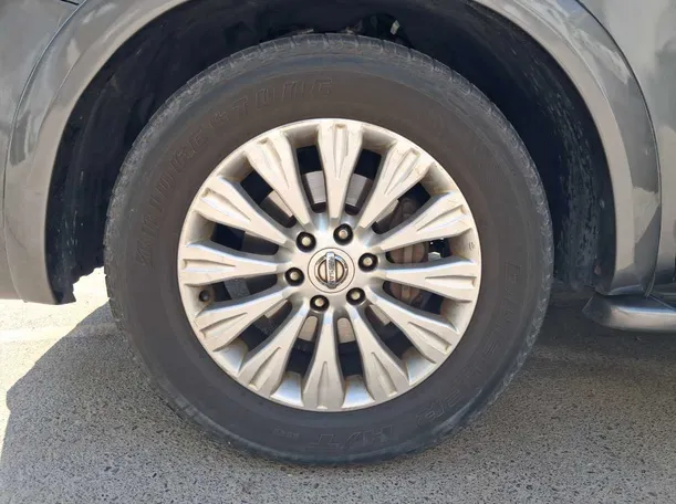 Car image 9