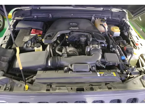 Car image 18