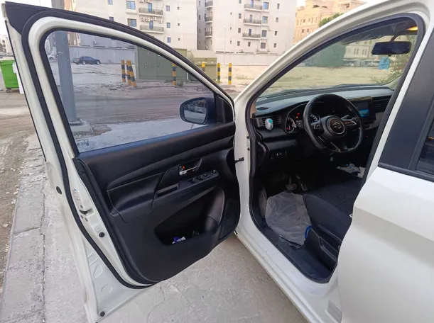 Car image 10