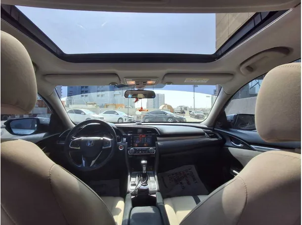 Car image 17