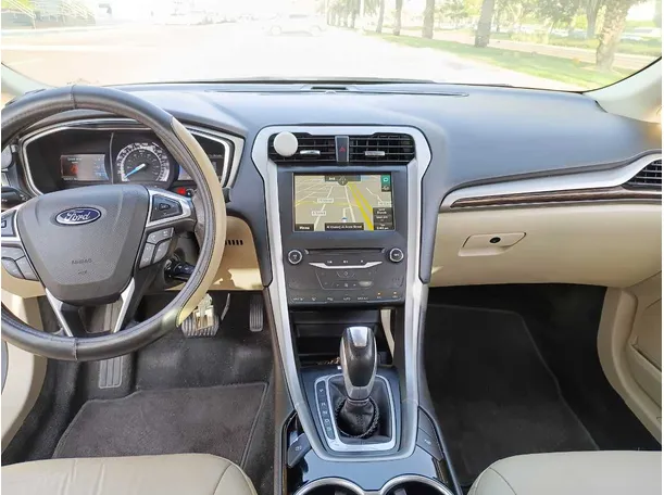Car image 15