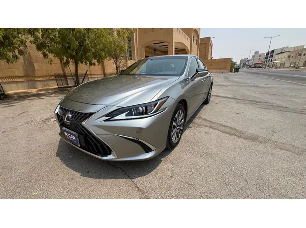 2024 لكزس ES300h في الرياض