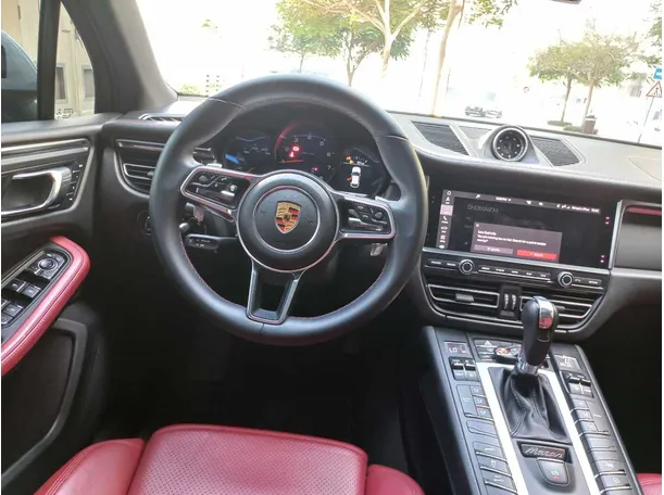 Car image 16