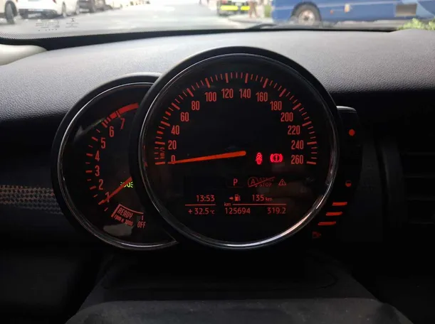 Car image 17