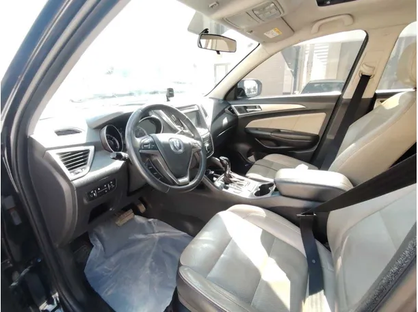 Car image 11