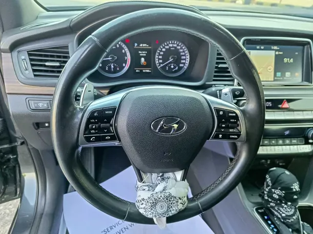 Car image 27