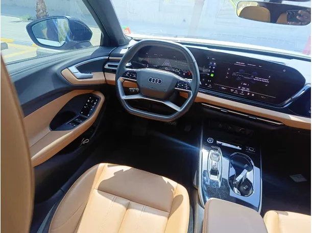 Car image 30