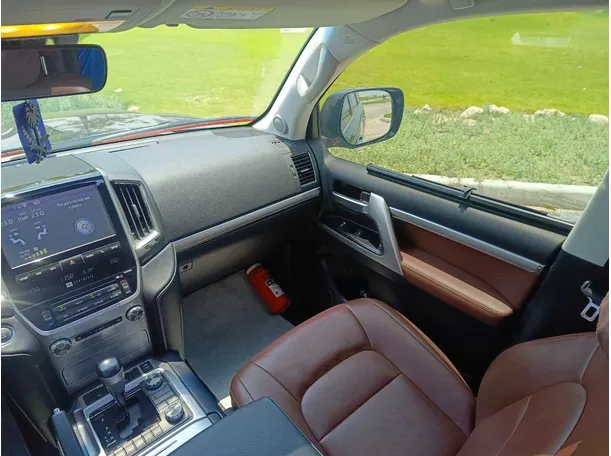 Car image 23