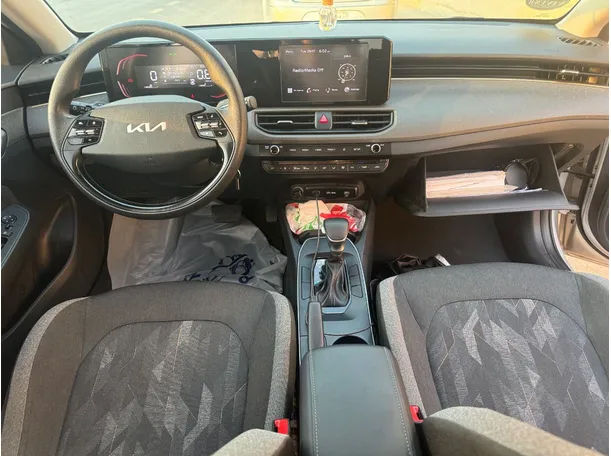 Car image 13
