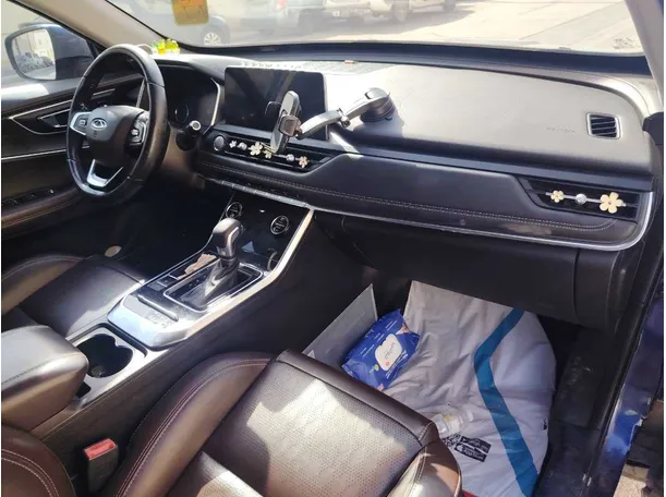Car image 15