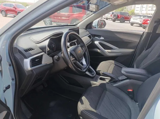 Car image 11