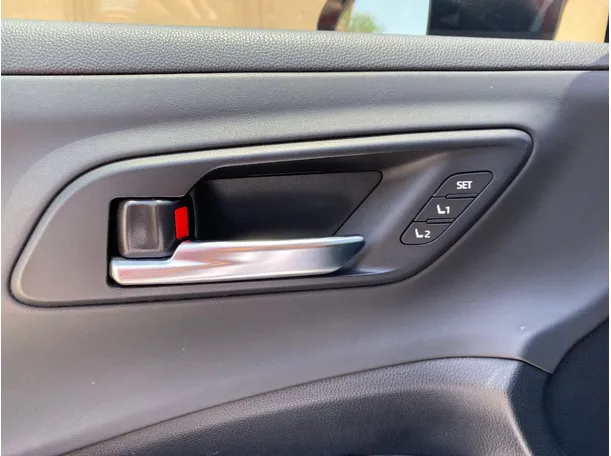 Car image 29
