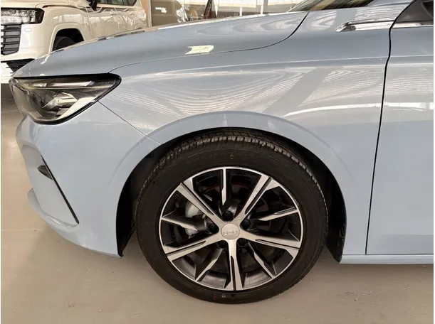 Car image 7