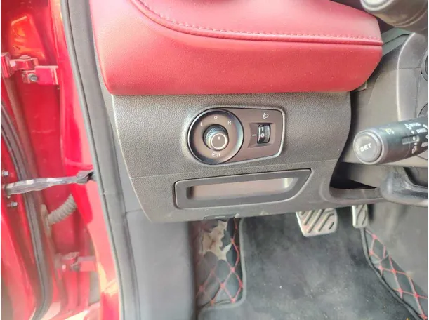 Car image 35