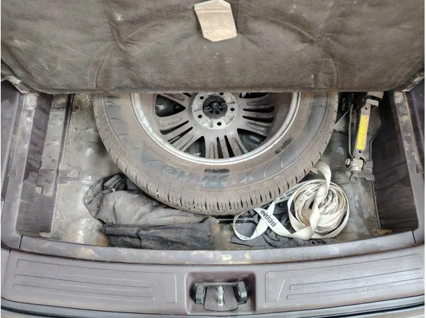 Car image 28