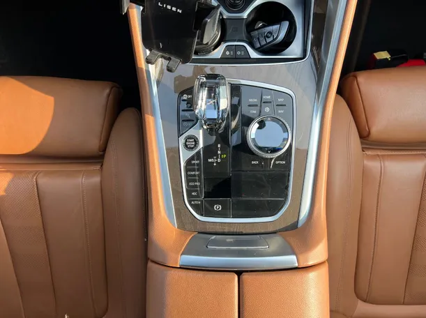 Car image 17