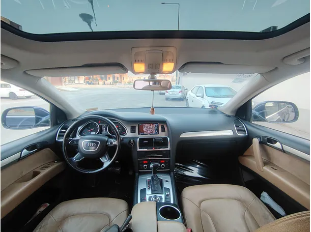 Car image 17
