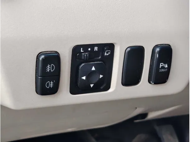 Car image 26