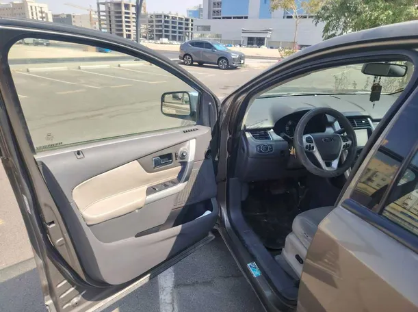 Car image 12