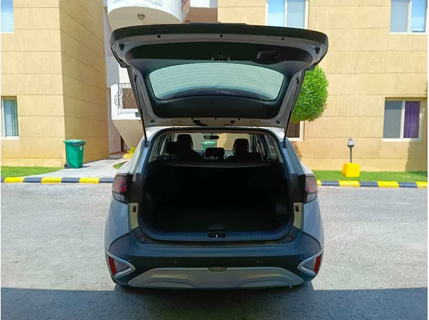 Car image 24