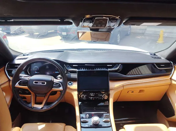 Car image 16