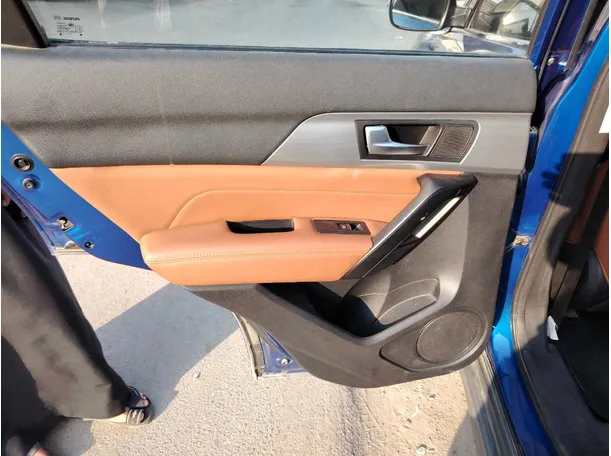 Car image 16