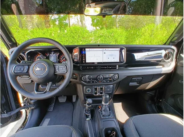 Car image 15