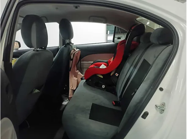 Car image 13