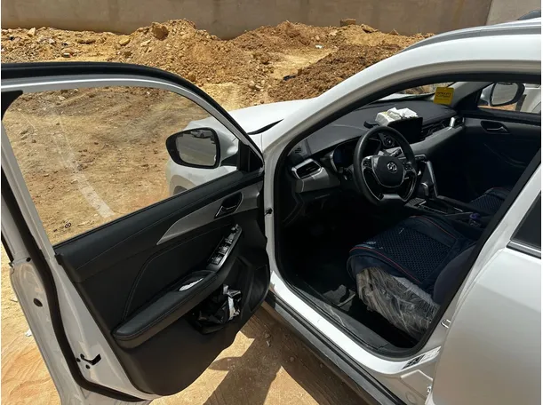 Car image 11