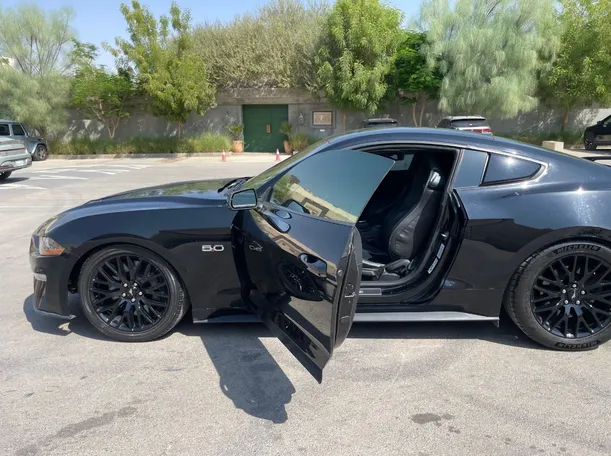 Car image 12
