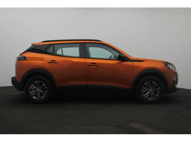 Car image 13